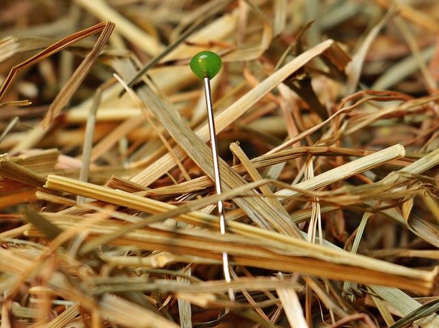 Hypnose mod angst for nåle, nåleskræk. Billede af nål i høstak.